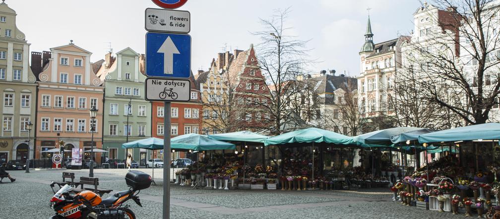 Nowe znaki  flowers & ride na pl. Solnym we Wrocławiu