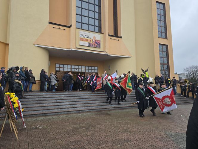 Pogrzeb Jana Furtoka w Katowicach. Tłumy kibiców i działaczy żegna legendę GKS Katowice