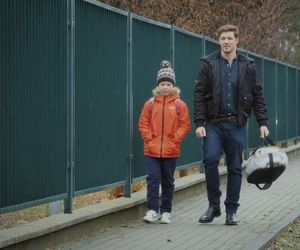 M jak miłość, odcinek 1853: Marcin (Mikołaj Roznerski), Szymek (Staś Szczypiński)