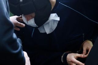 Atak na UW. Doprowadzenie 22-latka do prokuratury