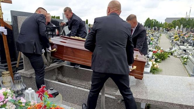 Pogrzeb pana Mikołaja z Siedlec. Do końca szukał rodziny dla 9-letniego syna. "Spełniłem swoje marzenie"