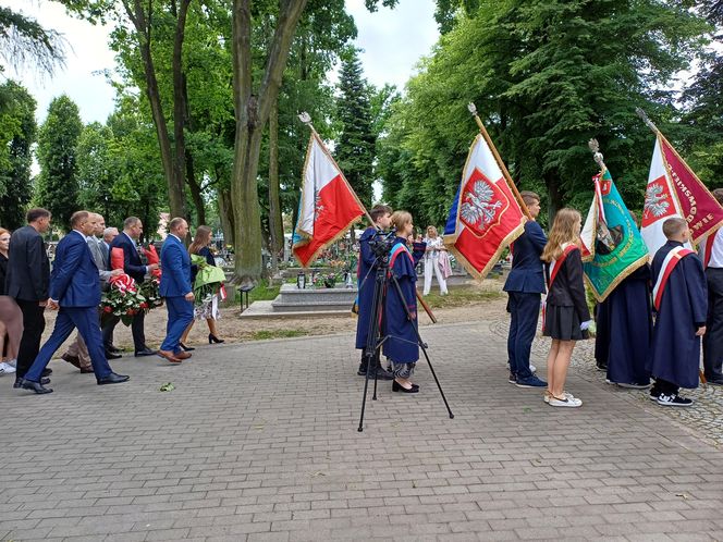 Pamięć o powstańcach żyje w Ostrzeszowie. Ulicami miasta przeszedł Marsz Pamięci [ZDJĘCIA]