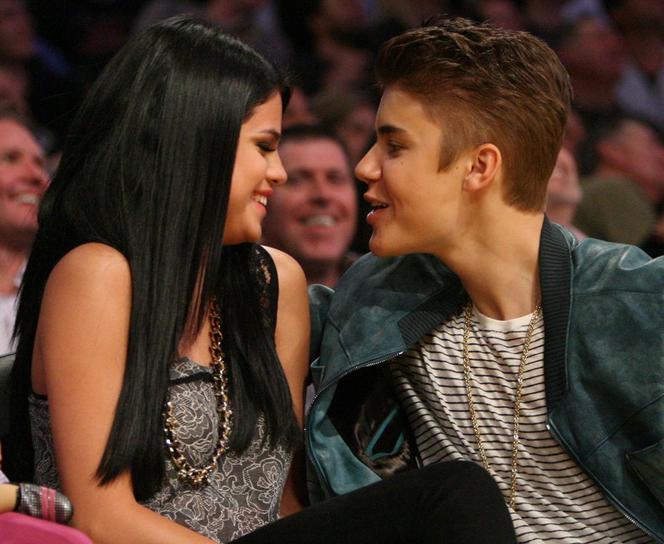 Justin bieber i selena gomez na meczu lakersów