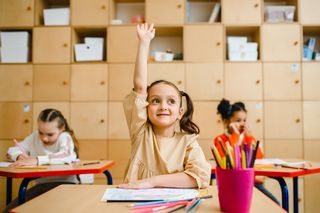 Szkoła bez prac domowych i ocen. Można? Można! Ta podstawówka to udowadnia  