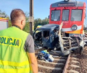 Kępno. Doprowadził do zderzenia z pociągiem. 61-letni kierowca forda z zarzutami 