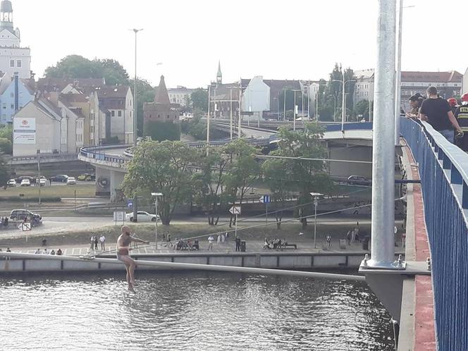 Prawie nagi "kaskader" na Trasie Zamkowej