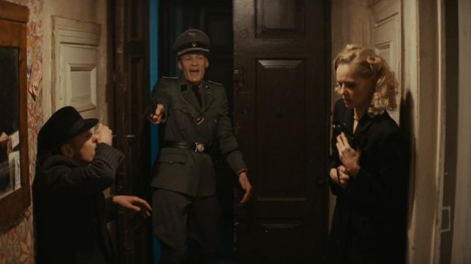 Zatoka szpiegów 2, odcinek 17. Franz (Bartosz Gelner), Engel (Michał Balicki), Greta (Karolina Kominek)