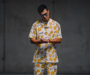 reZigiusz motywuje i dzieli się pozytywną energią. Youtuber debiutuje piosenką Jeden ruch 