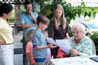 M jak miłość odc. 1758.Barbara (Teresa Lipowska),Piotrek (Marcin Mroczek),Kinga (Katarzyna Cichopek),Lenka (Olga Cybińska), Misiek (Aleksander Bożyk)