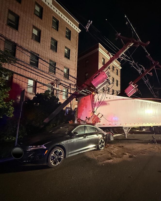 Ciężarówka wjechała w budynek w New JErsey. 50 ewakuowanych