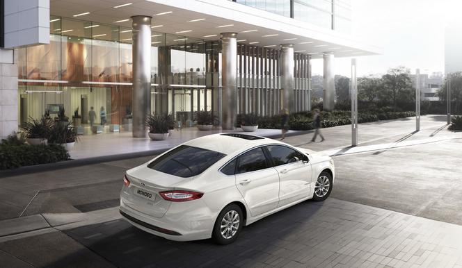 Ford Mondeo Hybrid 2015