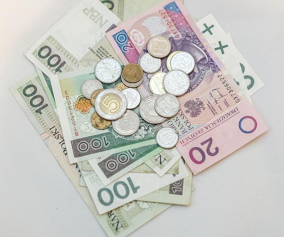Coraz głośniej o zmianach w 800 plus. Różne pomysły wśród koalicjantów