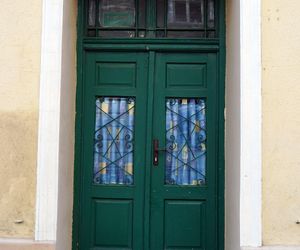 To jeden z najsłynniejszych budynków w Krakowie. W PRL-u stał się własnością państwa