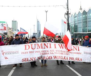 Marsz Niepodległości 2022 w Warszawie. Uczestnicy są już na miejscu, duże siły policyjne gotowe