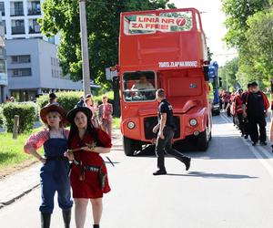 Czerwony autobus linii 7Days już na ulicach Lublina! Za nami inauguracja trasy podczas parady studentów