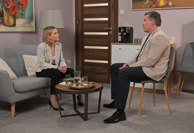 "Pierwsza miłość": Eliza, mimo obietnicy danej córce, decyduje się nie odchodzić od męża. Szybko przekona się, że to był błąd
