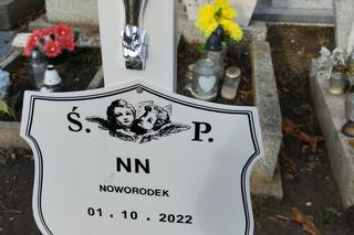 Grób dziecka znalezionego w sortowni śmieci w Zabrzu