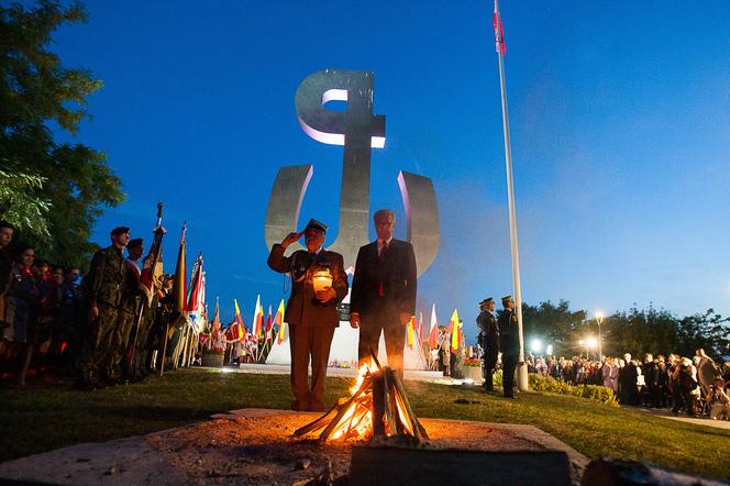 Walka o ogień na Kopcu Powstania. Czy iluminacja zastąpi ogień przez 63 dni obchodów