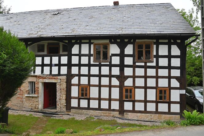 Ruiny domów i gospodarstw z czasem, bardzo powoli odzyskują dawny wygląd - ruinersi są wytrwali