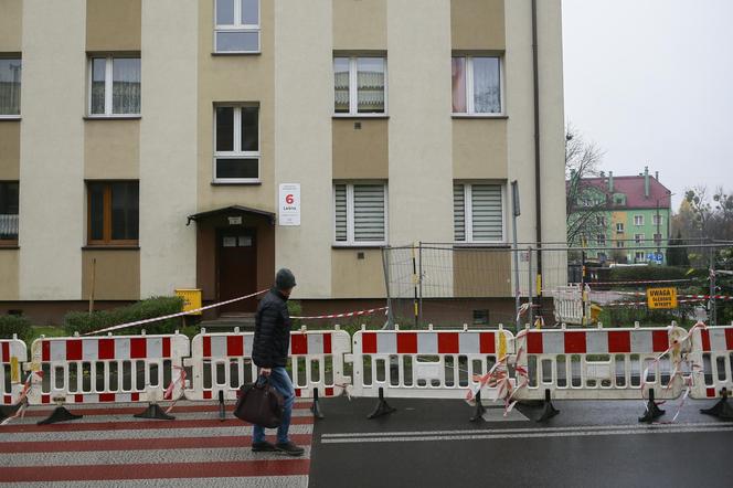 Zapadlisko przed blokiem Siemianowicach Śląskich