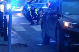 Potrącona 87-latka na przejściu na Targówku. Kobieta była uwięziona pod samochodem