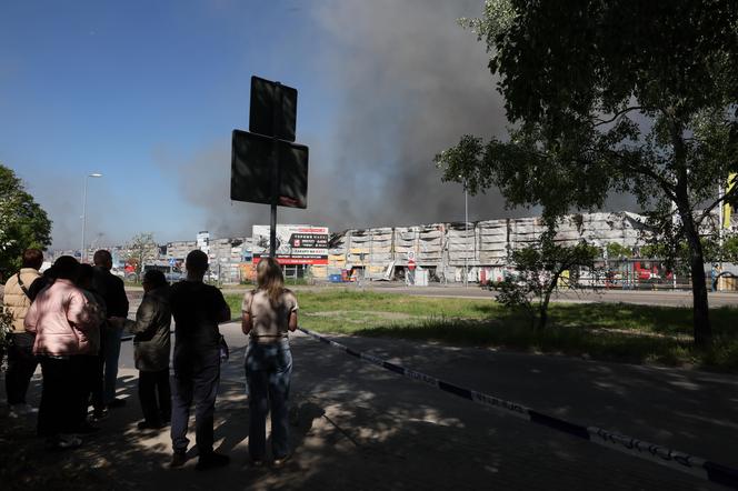 Pożar centrum handlowego w Warszawie