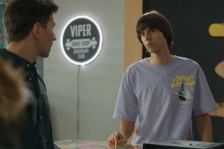 Barwy szczęścia, odcinek 3168. Marcin Kodur (Oskar Stoczyński), Tomasz (Jakub Sokołowski), Wiktor (Grzegorz Kestranek)