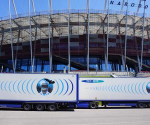 Na stadionie trwają prace nad konstrukcją sceny, na której wystąpi Taylor Swift