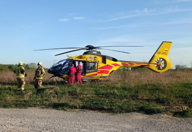 Zderzenie skutera z samochodem w Piasecznie. Do rannego wezwano śmigłowiec