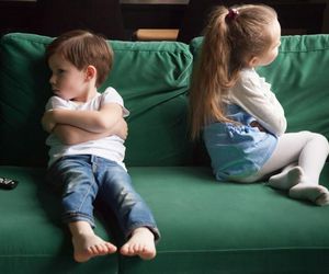 Tak wychowujesz wrogów, a nie rodzeństwo. Psycholożka ostrzega