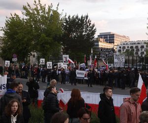 Karol Nawrocki przyjechał do TVP. Symboliczny gest i mocne wsparcie z zaplecza