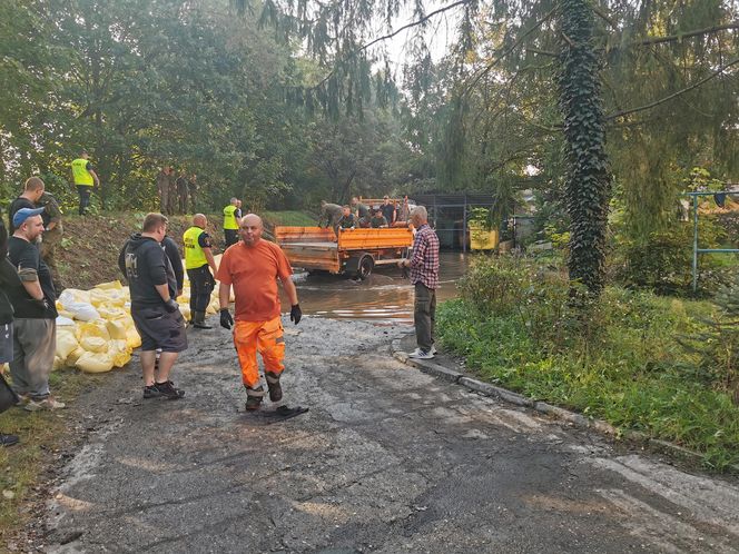 Powódź w Żaganiu. Tak wygląda ul. Dworcowa 