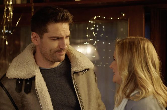 	M jak miłość odc. 1858. Sylwester w siedlisku.  Julia (Marta Chodorowska), Dima (Michaił Pszeniczny)