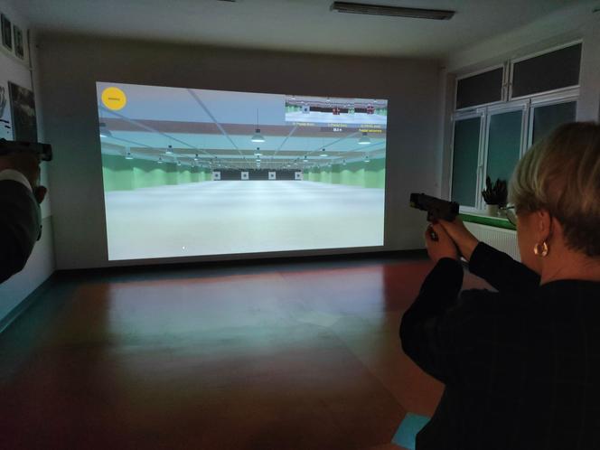 Otwarcie wirtualnej strzelnicy w łomżyńskim "ekonomiku"