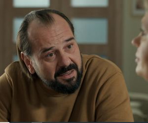 Barwy szczęścia, odcinek 3132. Borys (Jakub Wieczorek), Aldona (Elżbieta Romanowska)