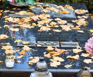 Skromny grób Jerzego Kuleja