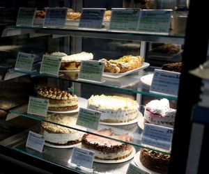 Michał Wójcik w bezcukrowej kawiarni