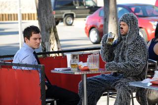 Wilfred (Jason Gann), Ryan Newman (Elijah Wood)