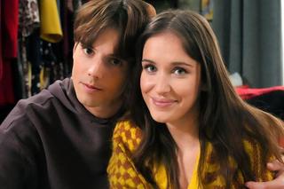 Barwy szczęścia odc. 2977: Wiktor (Grzegorz Kestranek), Madzia (Natalia Sierzputkowska)