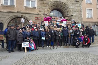 Protest mieszkańców gminy Purda pod olsztyńskim ratuszem