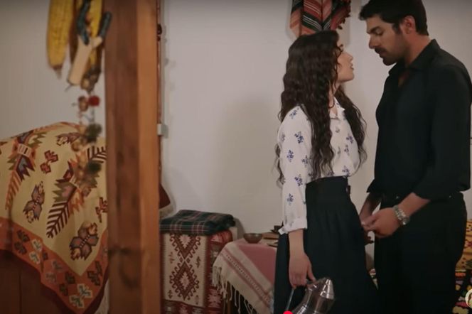 Zeynep z Halilem towarzyszą Zumbut podczas pobytu u ciotki Bedriye