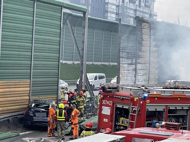 Wypadek na trasie S8 w Warszawie. Przerażająca śmierć kierowcy ciężarówki 