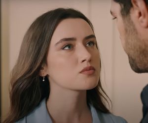 Wichrowe wzgórze. Halil wręcza Zeynep papiery rozwodowe