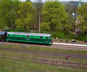 Zabytkowym pociągiem w Góry Sowie