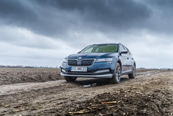 Nie lubisz SUV-ów? To praktyczne auto cię zainteresuje. Skoda Superb Scout 2.0 TDI 190 KM 4x4 DSG7 - TEST, OPINIA