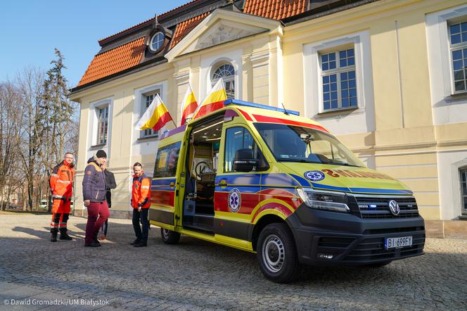 Białystok: Wojewódzka Stacja Pogotowia Ratunkowego zyskała nowy ambulans. Ma m.in. inkubator