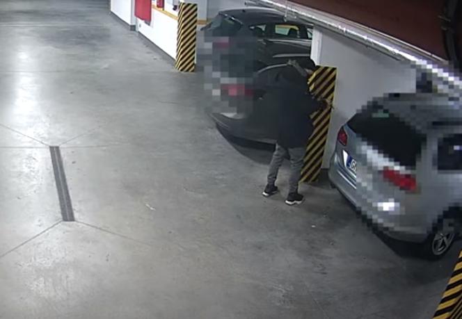 Próbowali włamać się do samochodu. Szuka ich policja z Torunia