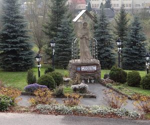 To jedna z najstarszych wsi w Małopolsce. Jest nazywana polskim Lourdes