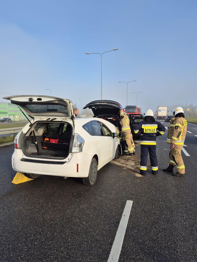 Zderzenie 3 aut na ulicy ks. Piotra Ściegiennego w Kielcach