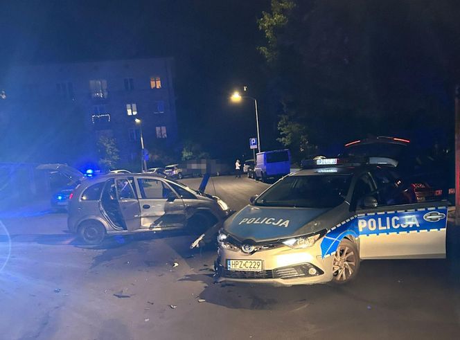 Pościg za złodziejem kół w Warszawie. Pirat drogowy staranował radiowóz!